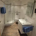 Dreimaederlhaus Rieden Hostal *