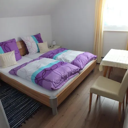 Dreimaederlhaus Albergue Rieden