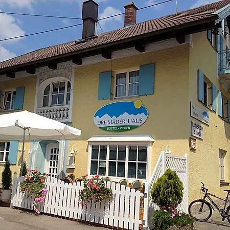 Dreimaederlhaus Hostel