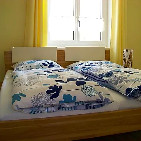 Dreimaederlhaus Hostel *