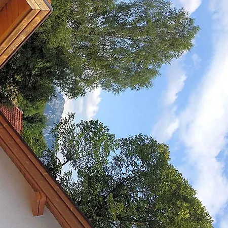 بيت شباب Dreimaederlhaus